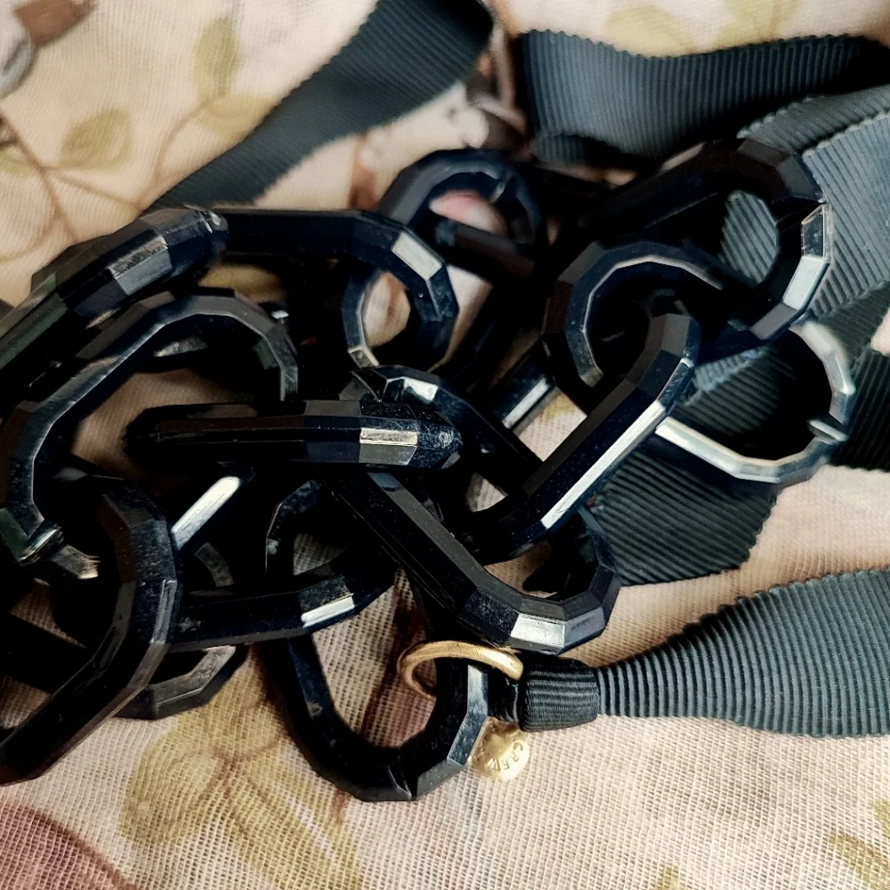 J Crew Classic Black Grosgrain Ribbon Lucite Acrylic Link Statement Necklace